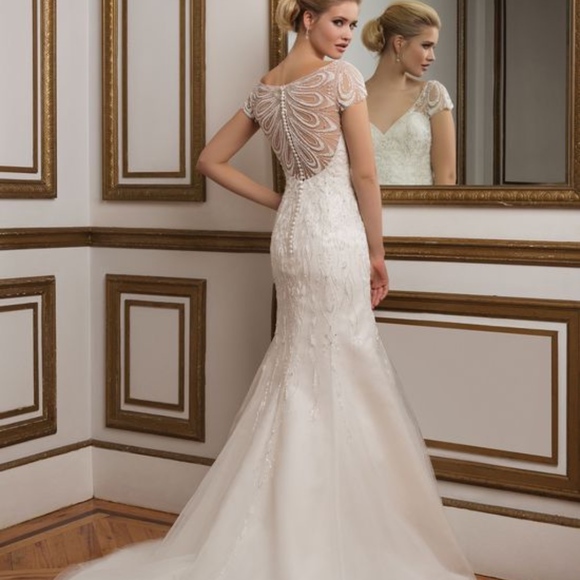 BRAND NEW WEDDING DRESS - Picture 6 of 6